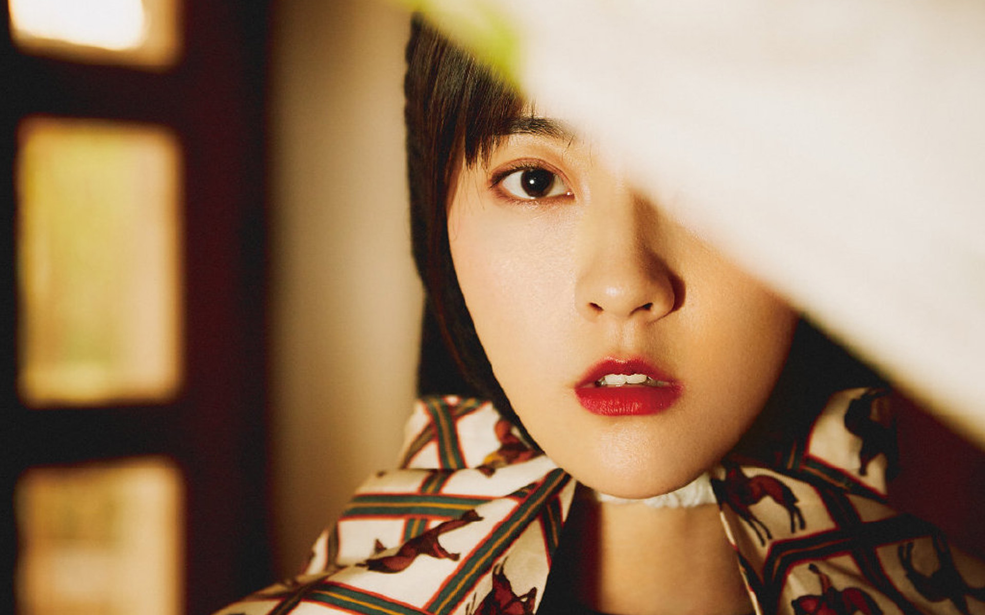 梁洁成熟魅力写真图片桌面壁纸,分辨率:1920x1200