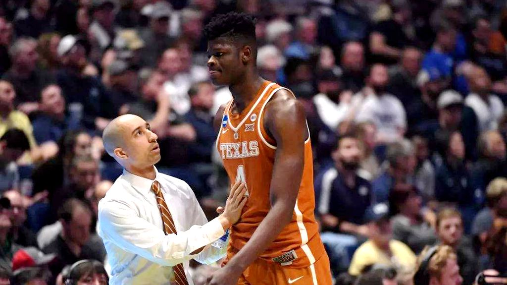 与大帝叫嚣,近三场两场得零分,班巴新赛季表现让人失望