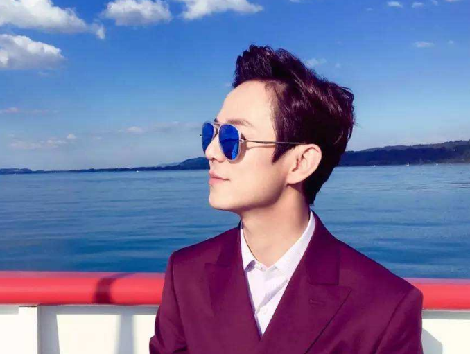 何炅:英俊帅气的男主持,共情能力超强的知心朋友,全能