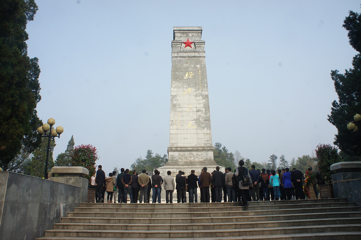 红军广场位于金寨县城,一走进广场,你就能感受