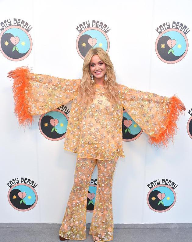 奥兰多与水果姐与罕见红毯秀恩爱 坦言不想再离婚