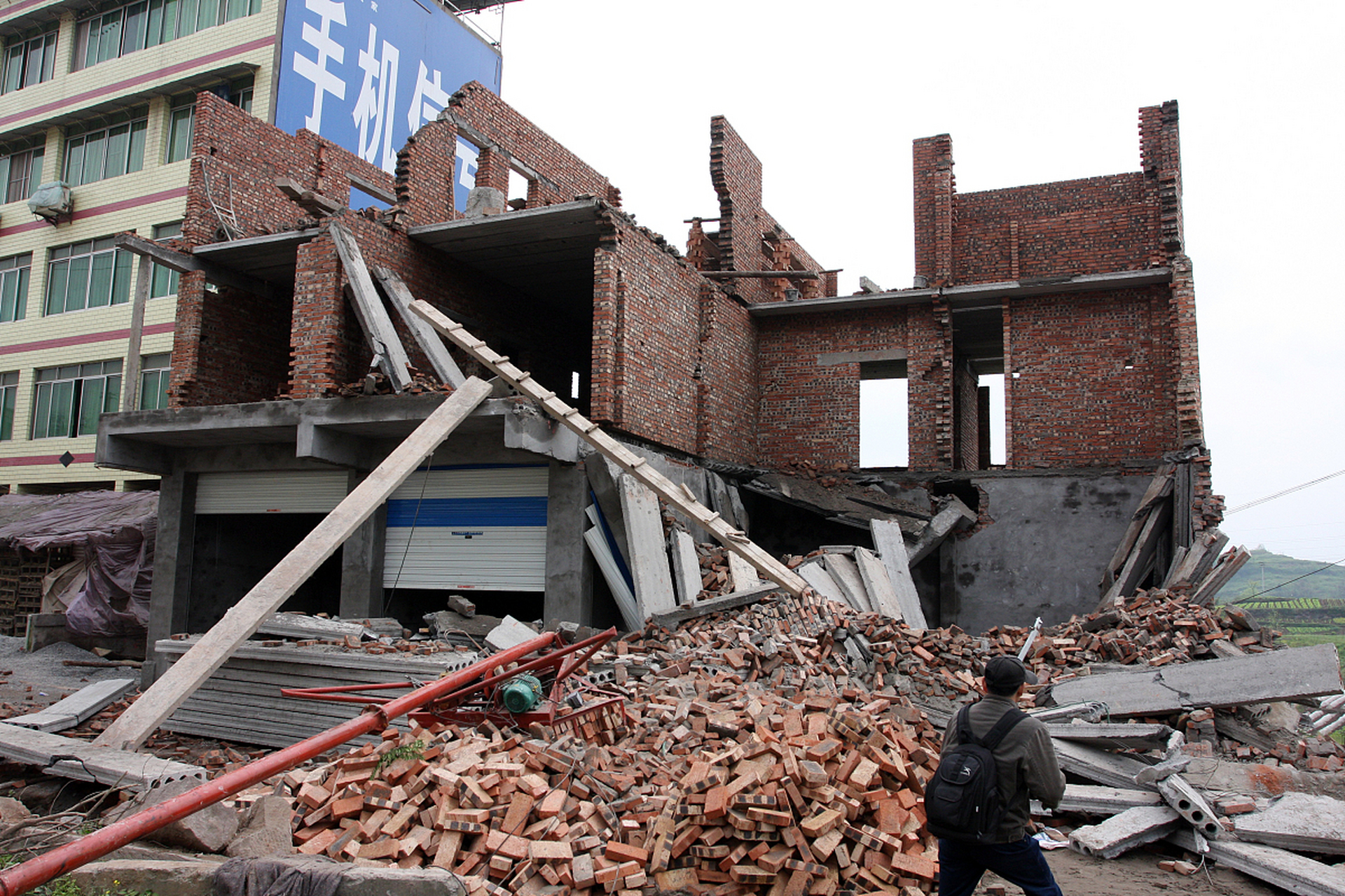 该房屋建于上世纪90年代初,之前一直出租.