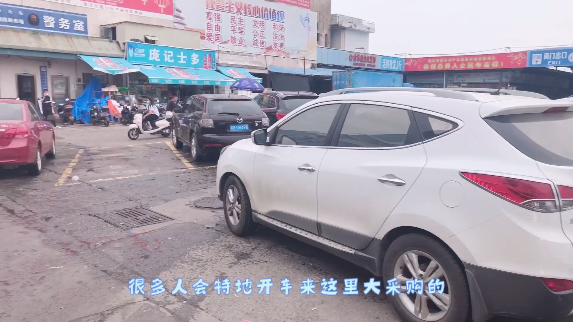 来湛江霞山最大的海鲜市场买虾,每次来都是这么多人,生意太好了