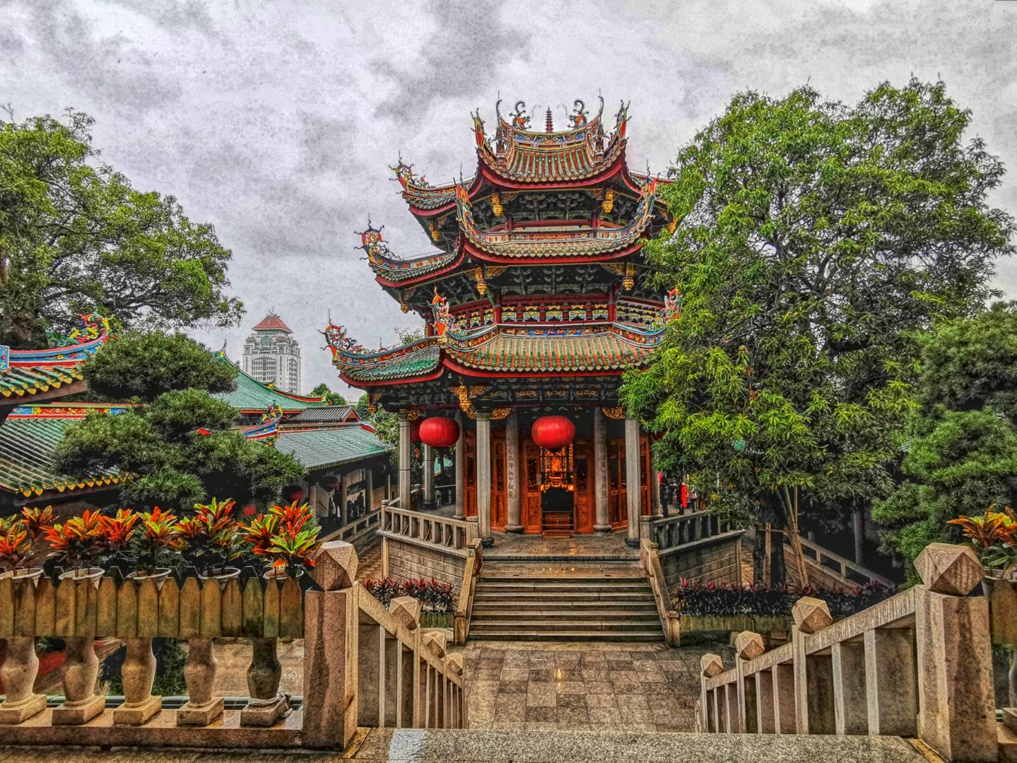 雨中的厦门南普陀寺