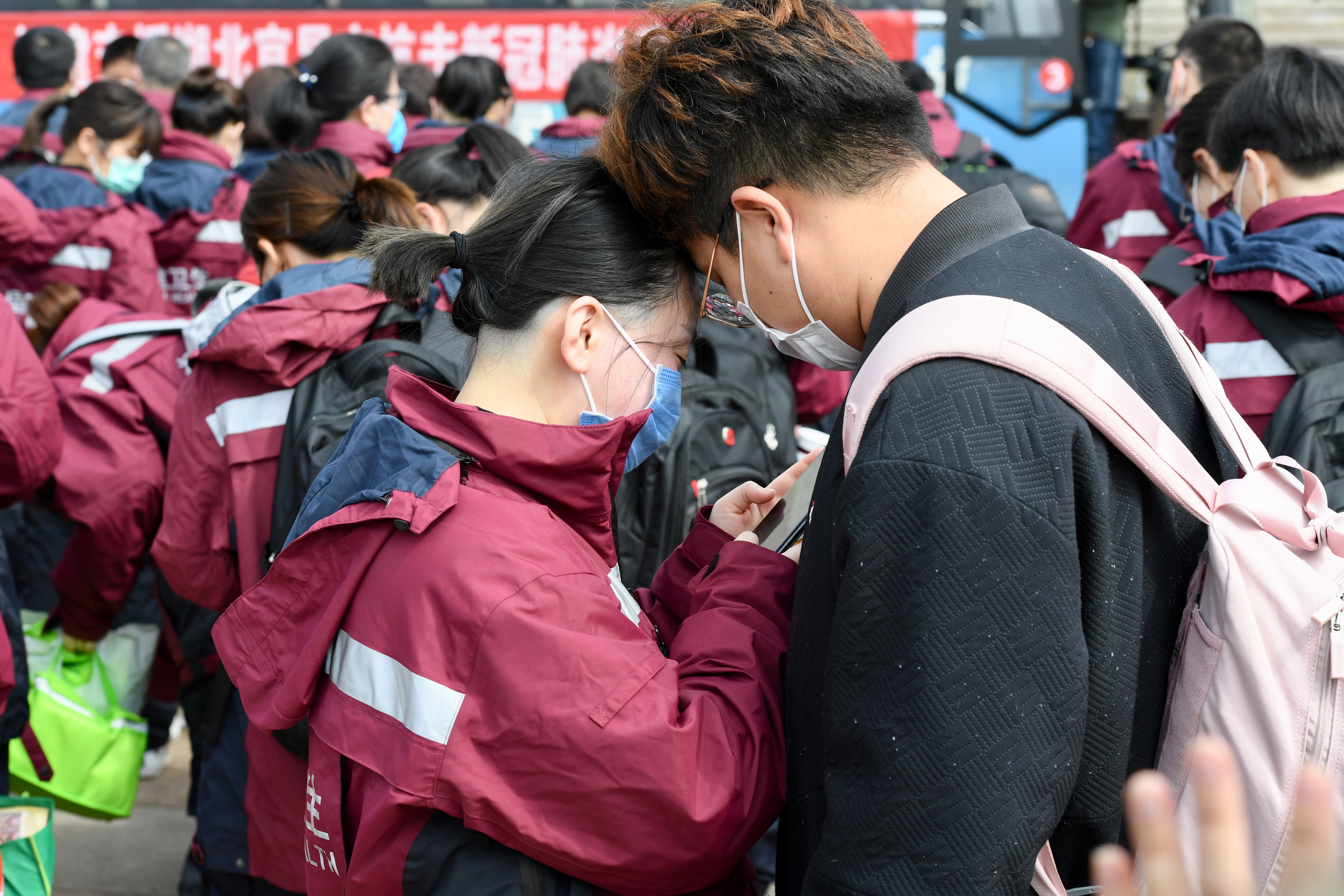 福建省对口支援湖北宜昌抗击新冠肺炎首个支援队出征(11)