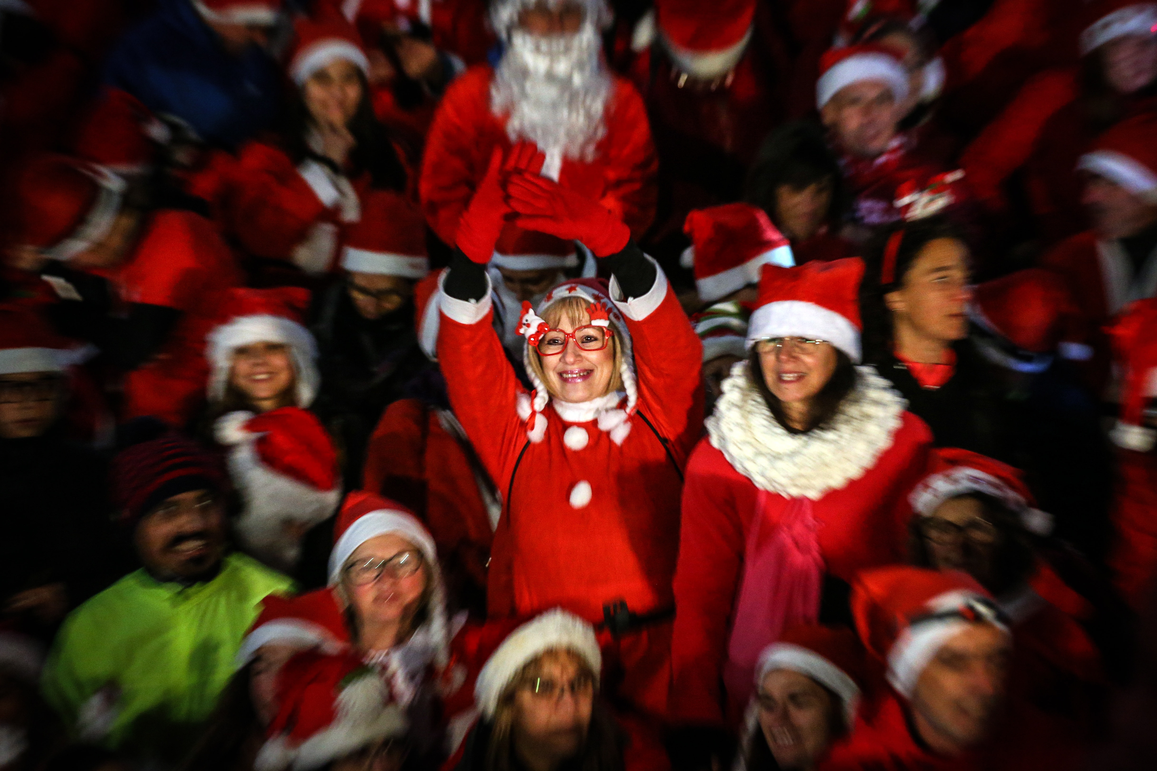 葡萄牙举行圣诞夜跑活动