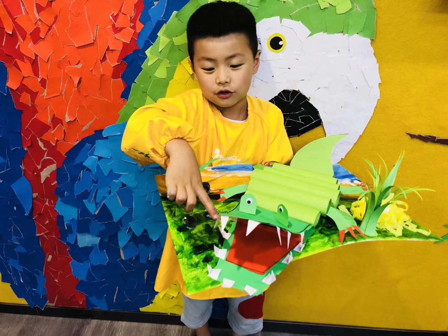 少儿创意美术,儿童画手工作品《顽皮的鳄鱼》孩子们做的热火朝天