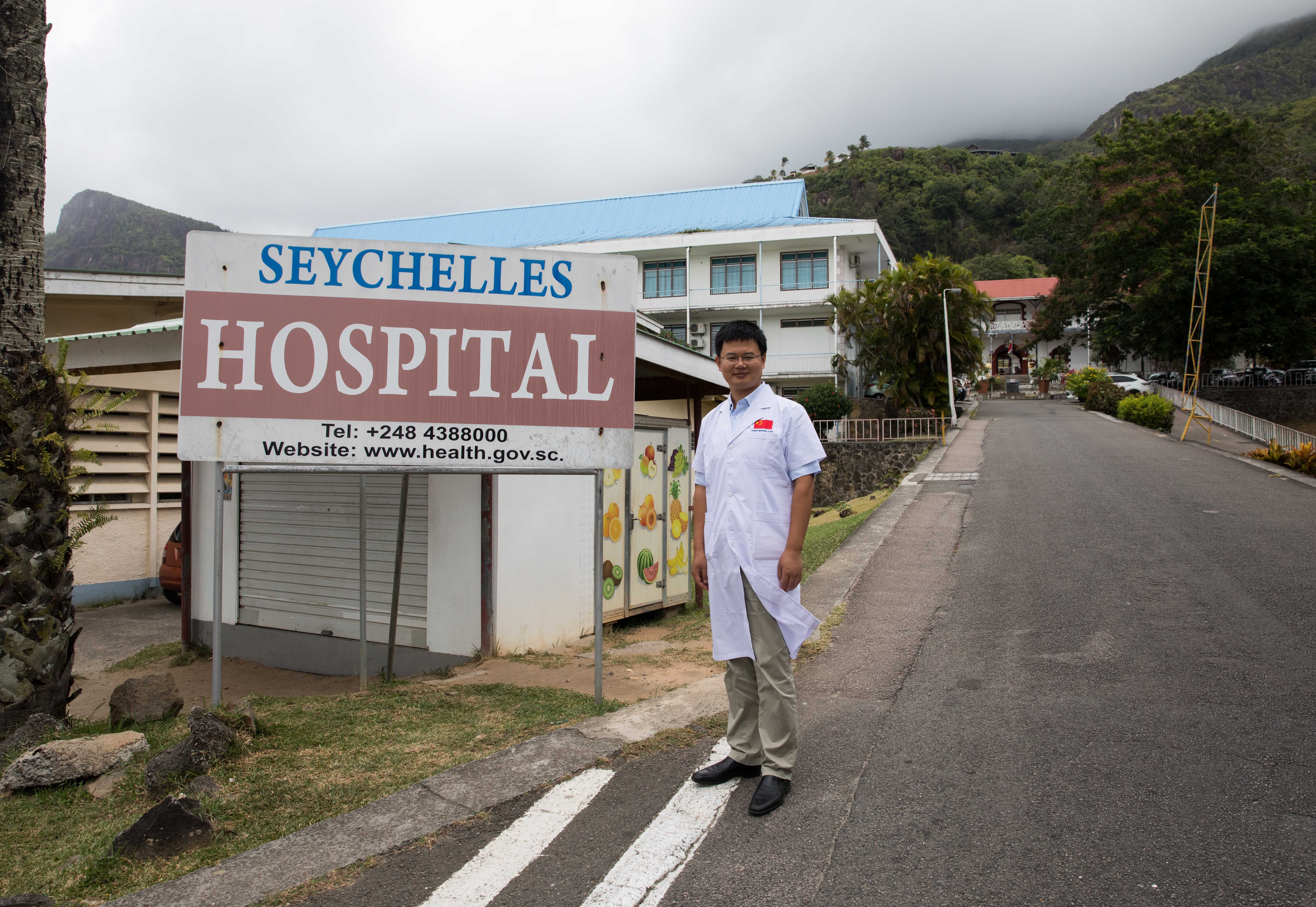 "永不离开的影像专家"——记中国医师为塞舌尔编写全英文医学影像学