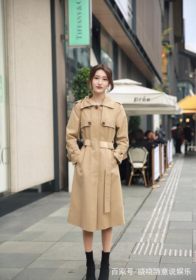 盘点卡其色衣服图片_卡其色适合什么肤色的人