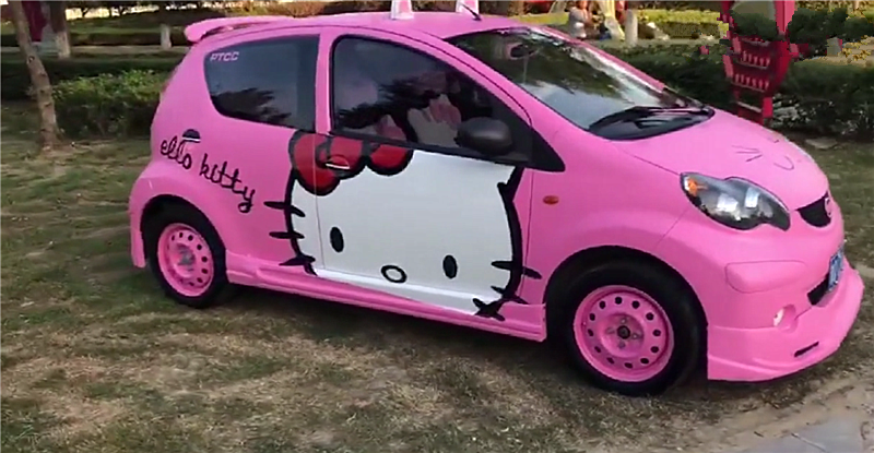 河南偶遇"hello kitty"版比亚迪,车价5万,全车贴膜粉色!