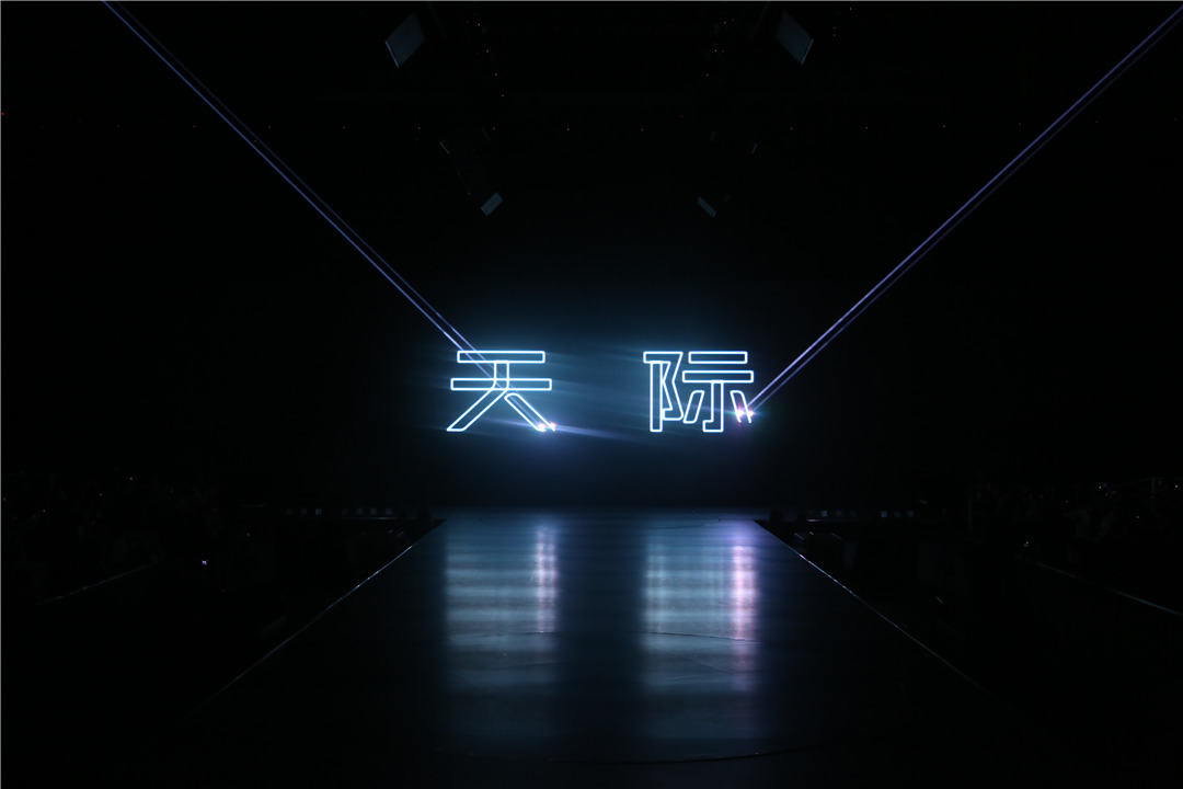 enovate中文定名"天际",首款suv me7 4.9秒破百