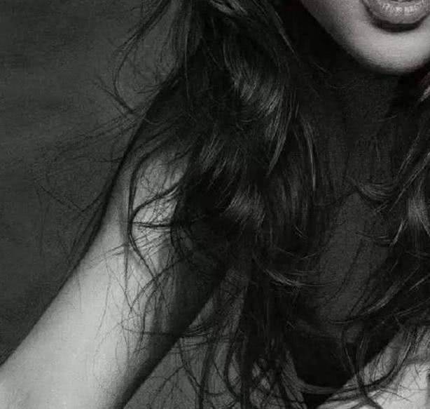 他画了幅素描李冰冰,把身体放大10倍后,网友醉了:太美了