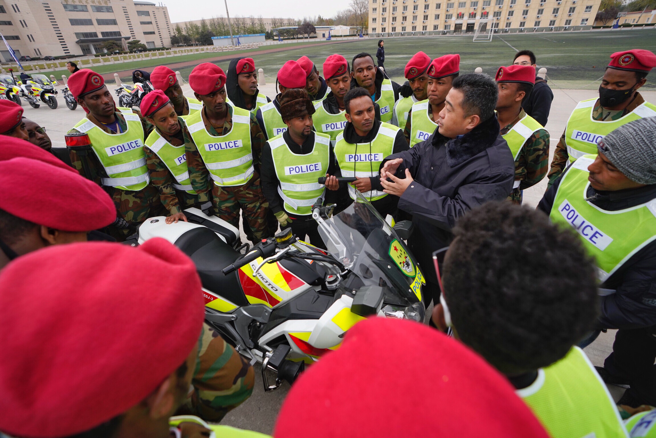 非洲警察北京学习警务驾驶