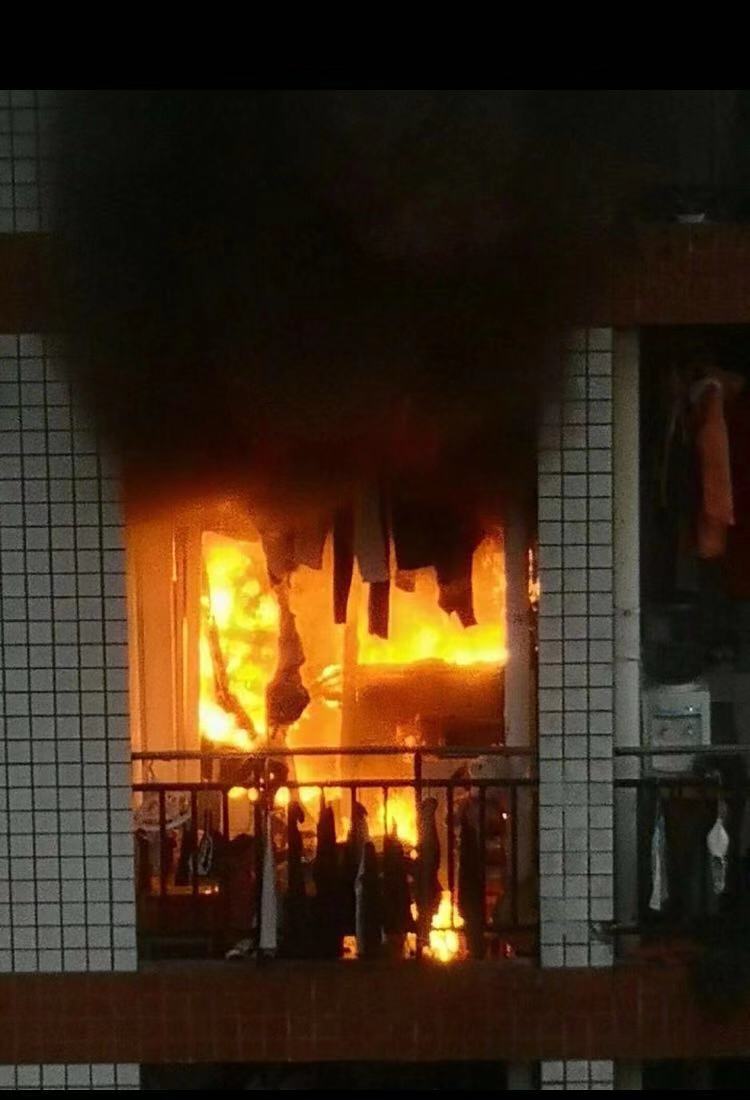 四川宜宾两重奏:昨日地震,今日学生宿舍熏腊肉,把宿舍点燃了!
