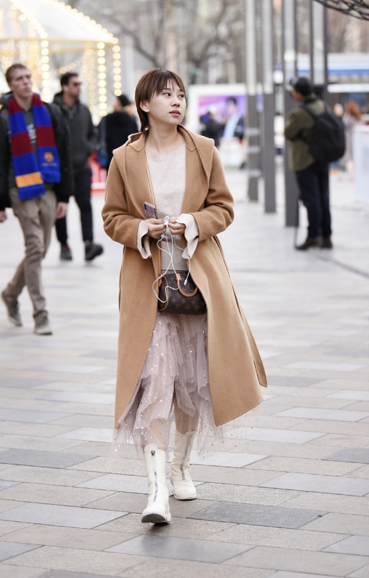 北京街拍:冬天穿大衣的小姐姐,优雅气质又有女人味