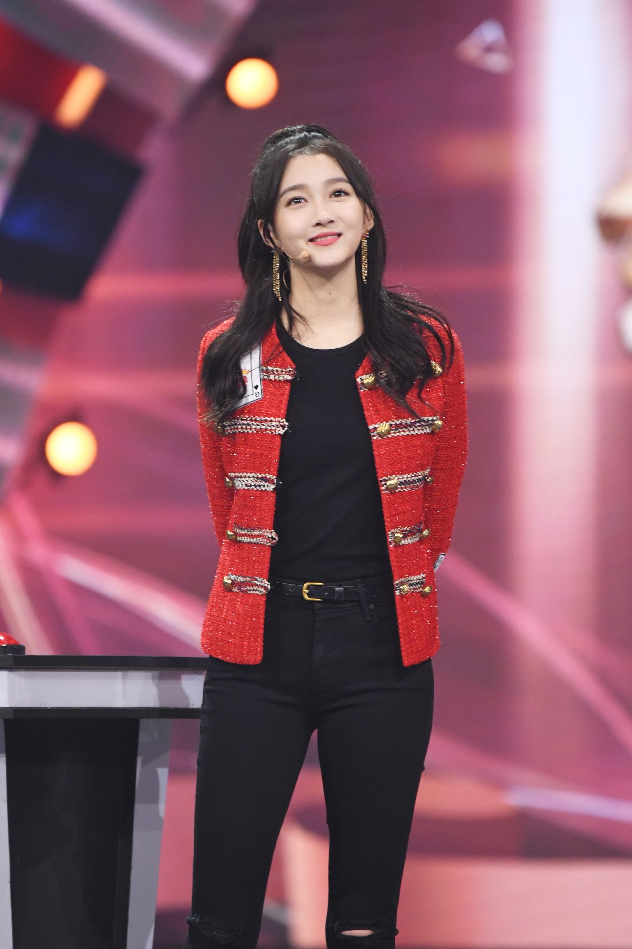 关晓彤晒女友视觉照为鹿晗庆生秀恩爱,明星公布恋情也有好结果