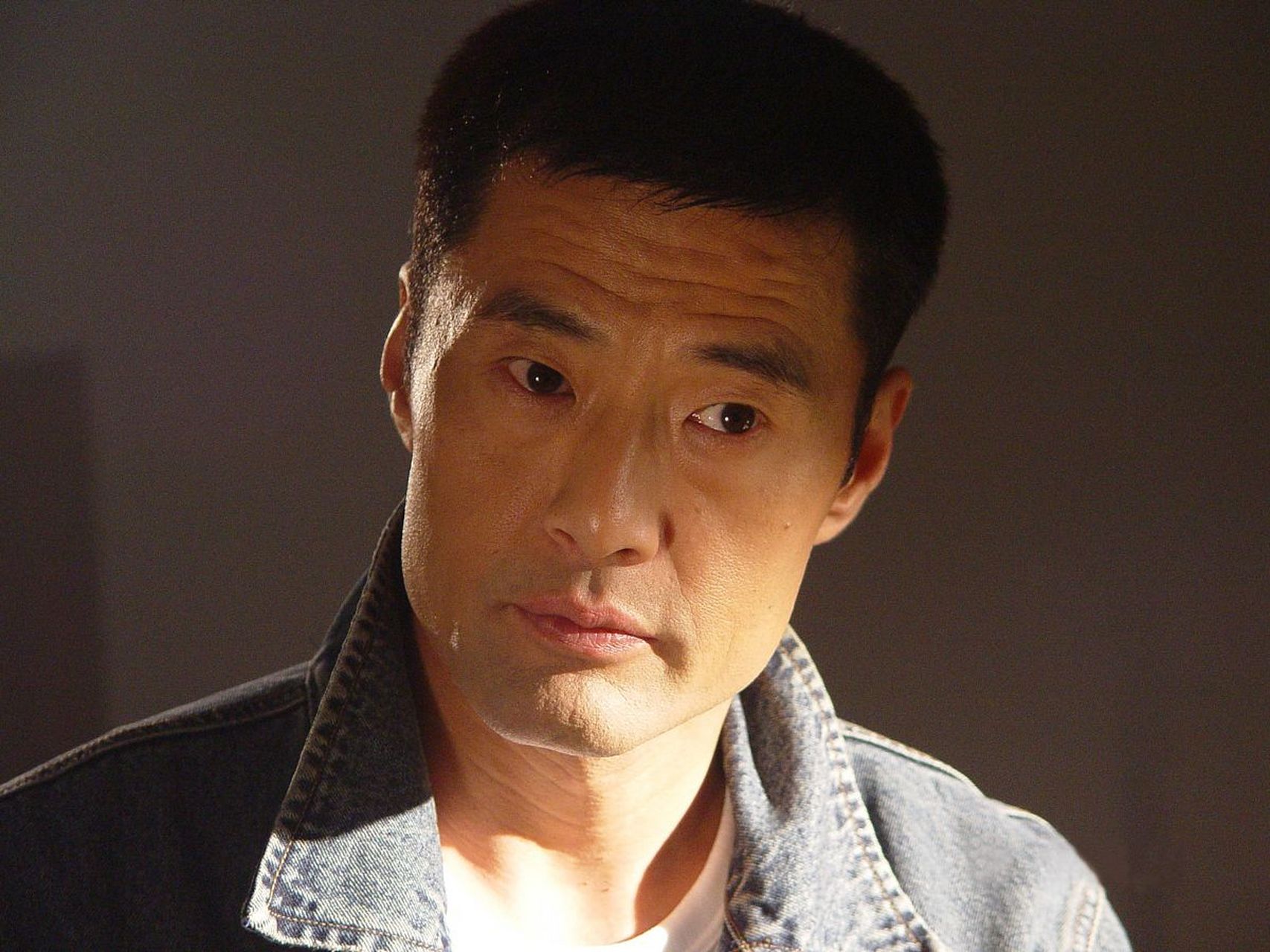 演过关羽的于荣光怎么也想不通,结婚30多年来,自己没有传出什么绯闻