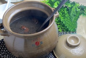 地胆头老鸭汤是暑天的清补佳品,营养丰富,滋阳清热还
