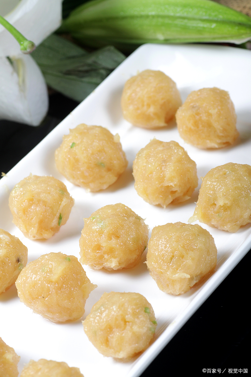 淡水酥丸:广东惠阳地方传统名菜,炸过的大肉丸,肉爽带汁,清香淡雅