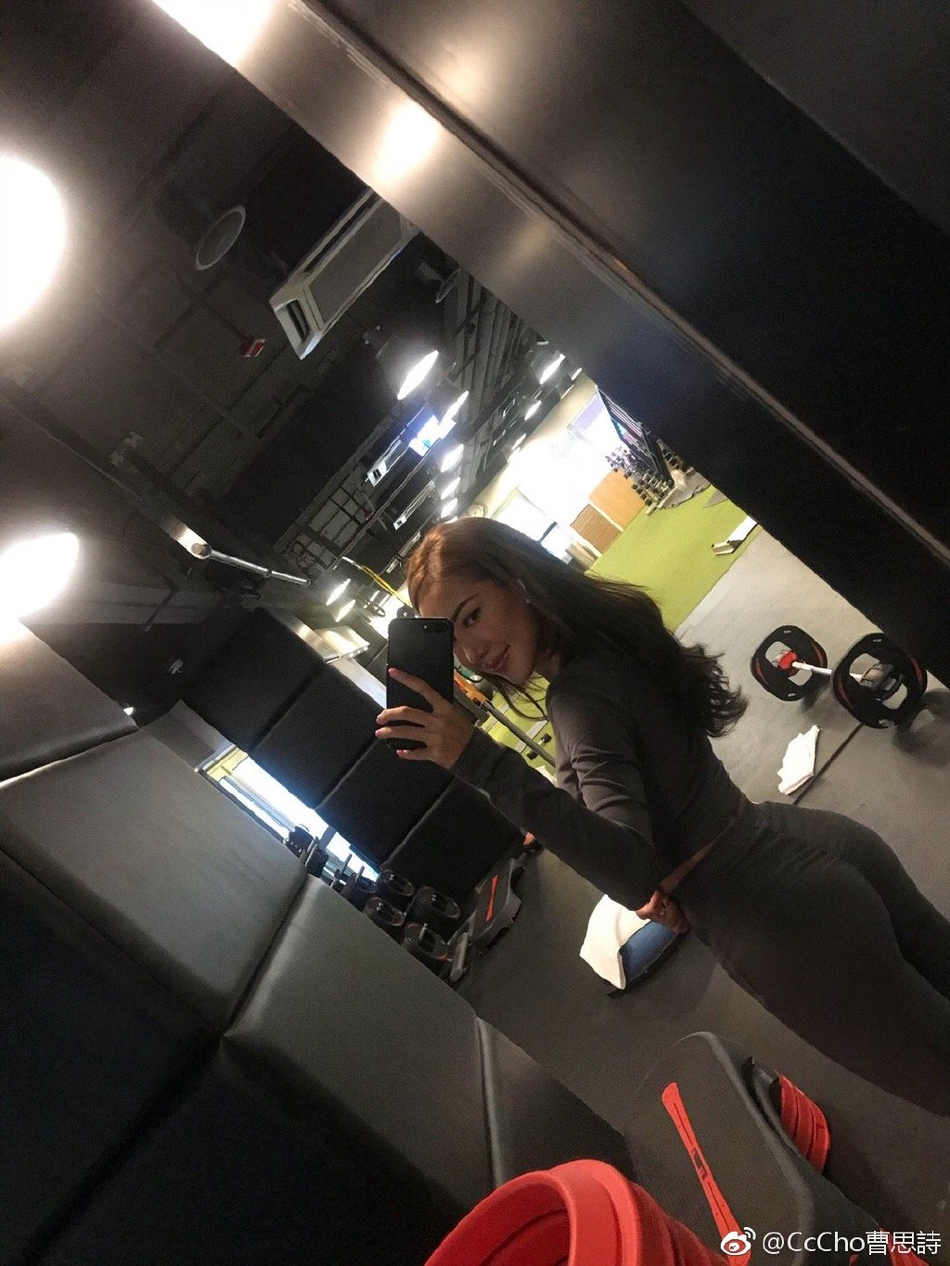 组图:晶女郎曹思诗为无良旧爱欠债630万 紧急众筹卖楼还钱