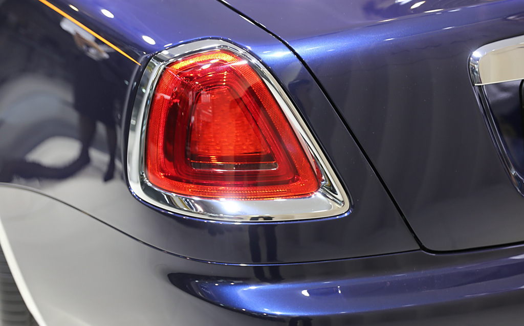 尾灯的设计很好看,十分精美