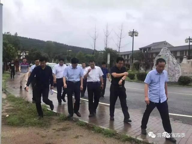 黄河水利委员会河湖局局长庄尚春深入秦东镇督导河湖"清四乱"工作