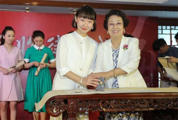 著名京剧表演艺术家,梅兰芳大师弟子李玉芙先生首开山门