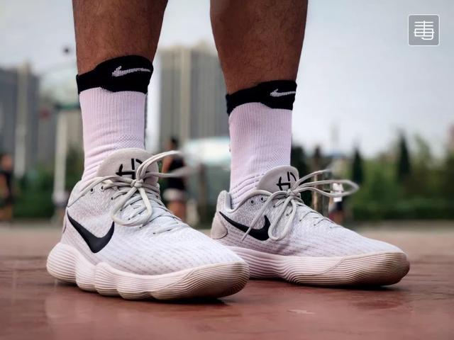 孙悦也爱倒钩?白敬亭上脚经典aj6黑红