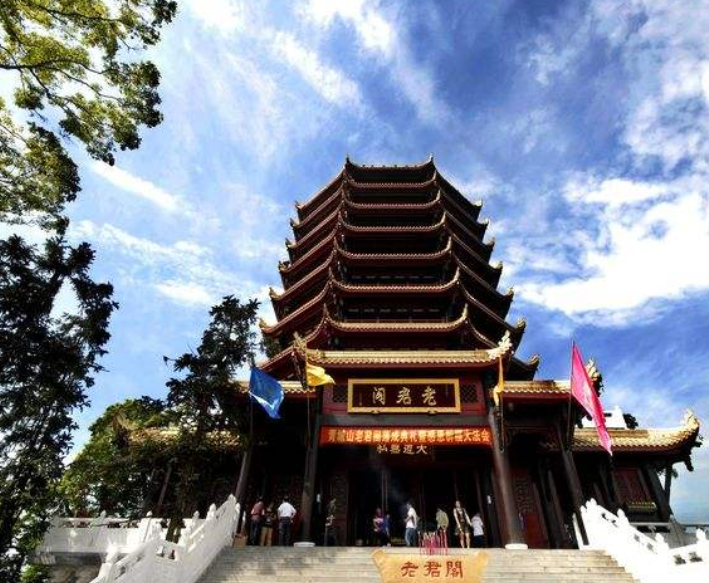 青城山运动休闲游      线路特色:青城山丰富的自然资源,既可以进行