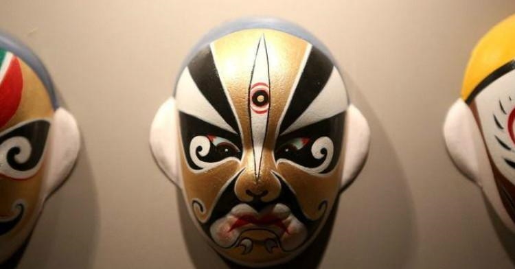 其实,二郎神的第三只眼睛有没有睫毛?