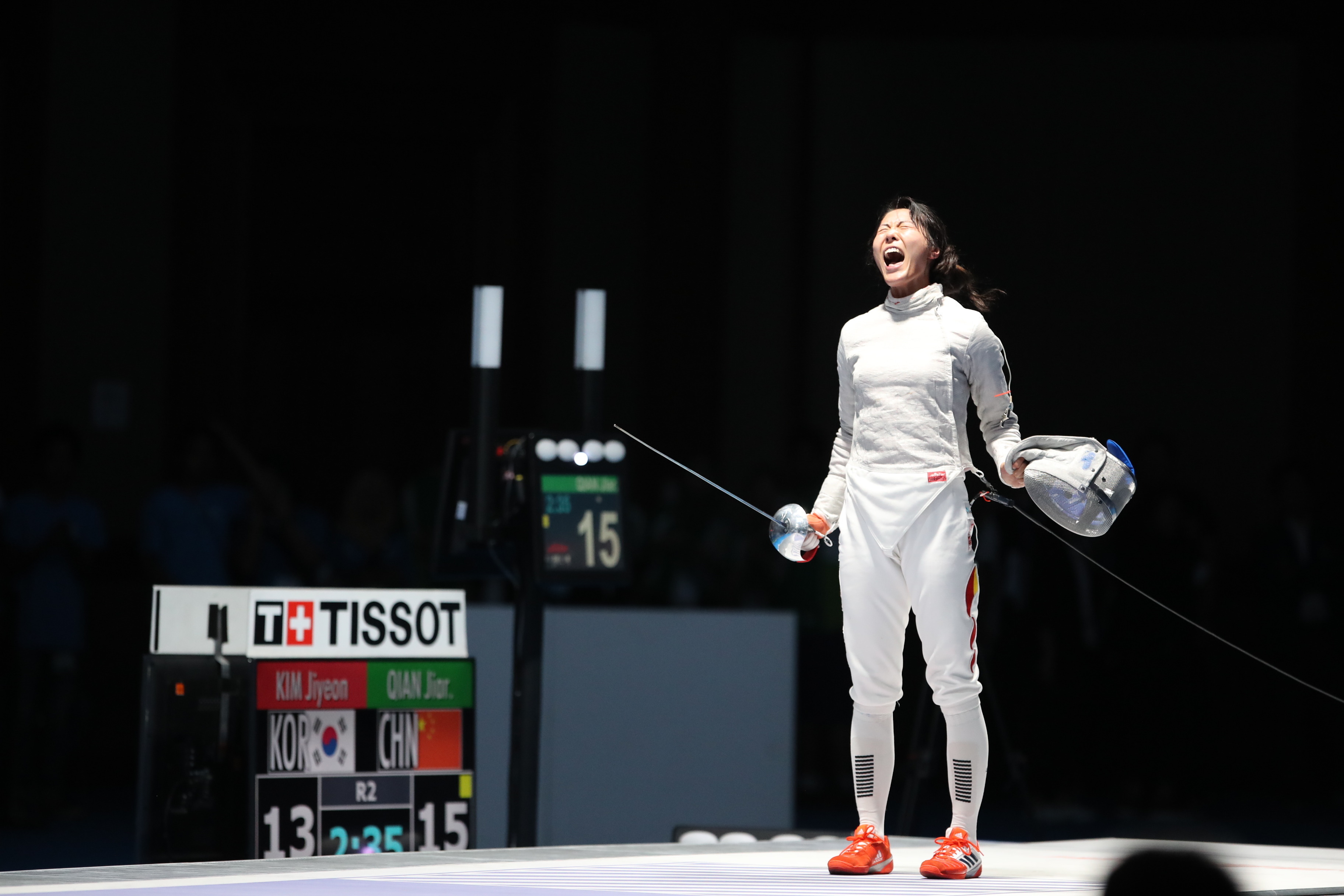 击剑——中国选手会师亚运会女子佩剑决赛(5)