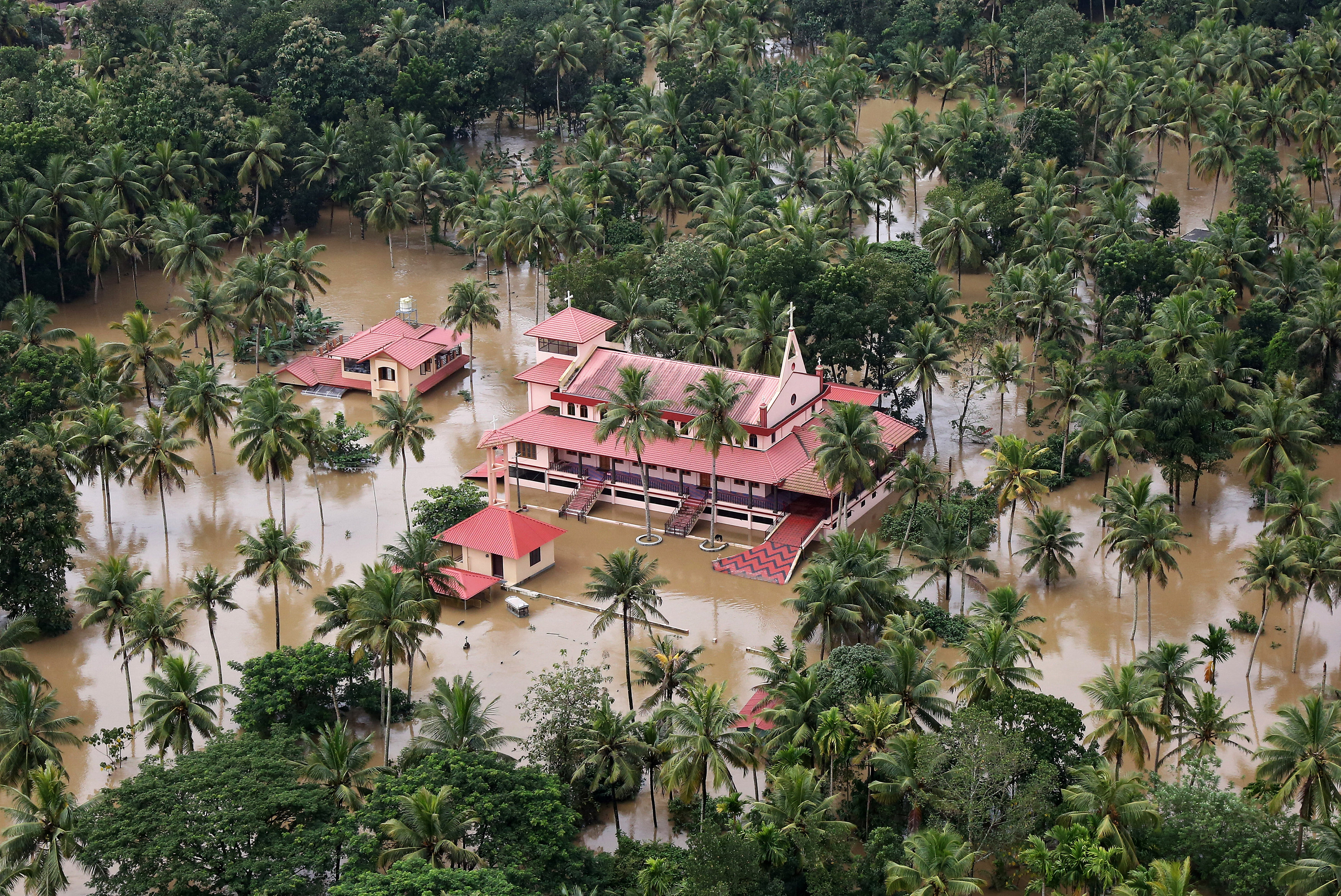 印度南部喀拉拉邦洪灾死亡人数已超过100人(2)