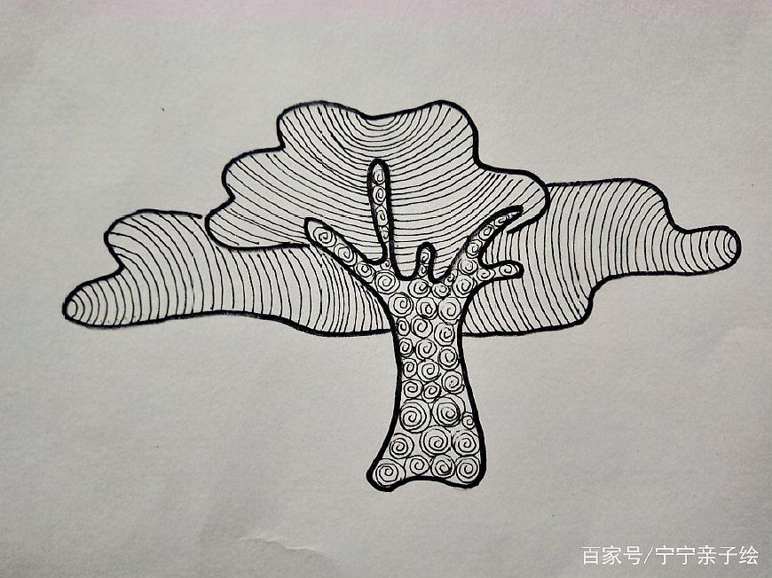 线描儿童画—大树,穿花衣服的大树!