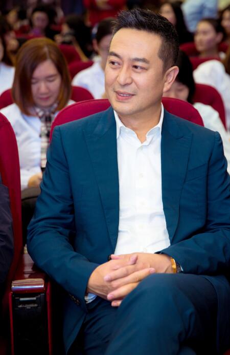 直接被网友翻出"当叫兽疑似包养女学生"的绯闻,甚至