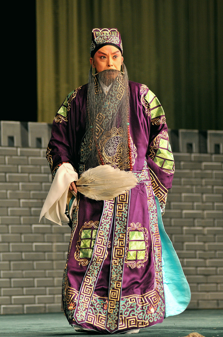 《空城计》   - 出其不意:诸葛亮了解司马懿的性格特点,料到司马懿会