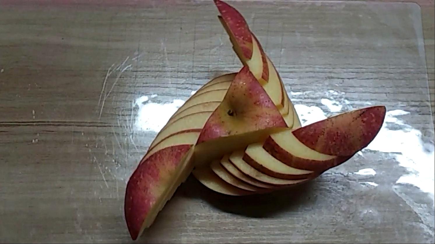 苹果简单的切花方法  00:40  百度经验 简单的苹果切花方法,快快带