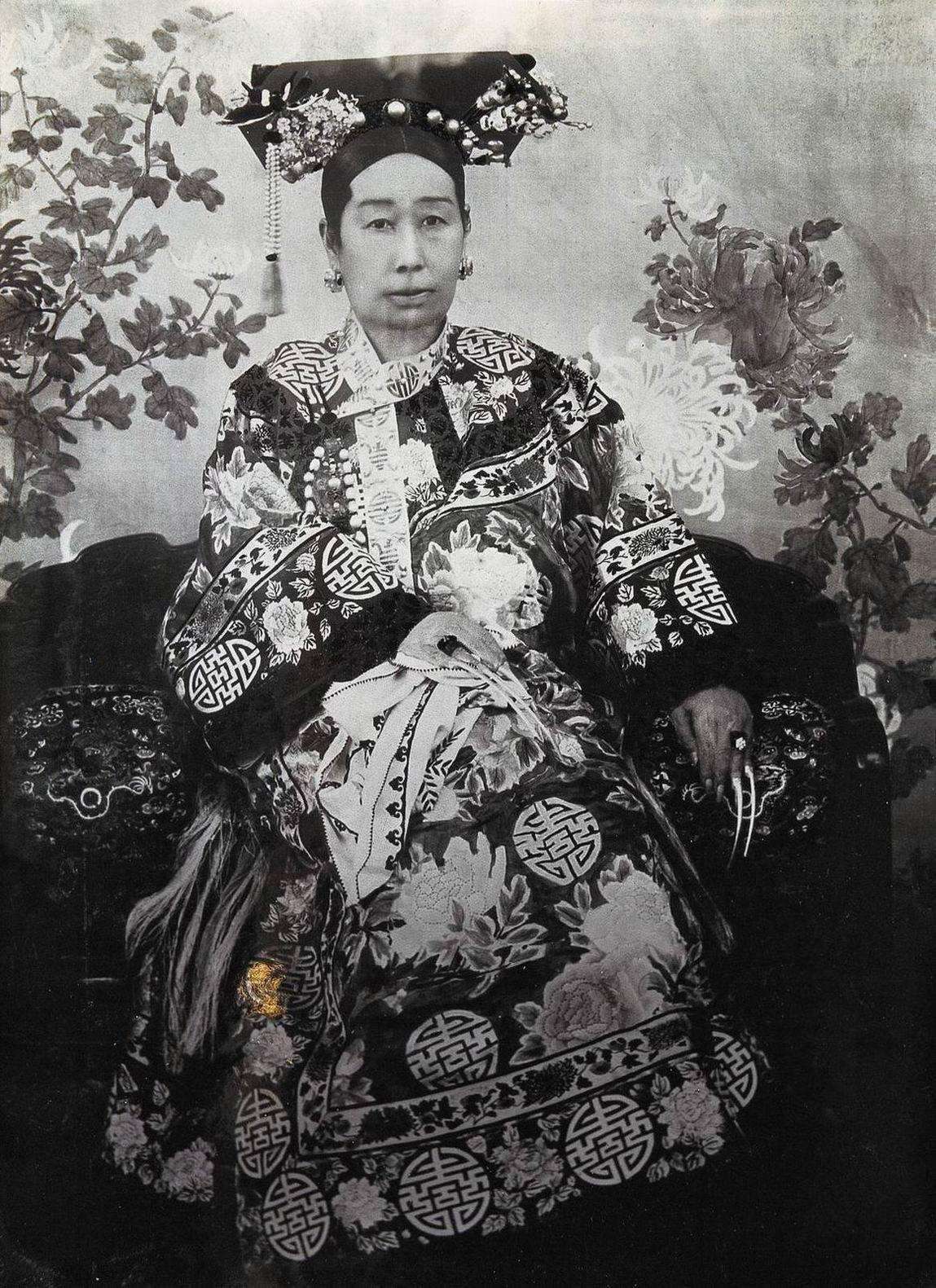 孝全成皇后,姓钮祜禄氏,本名不详.