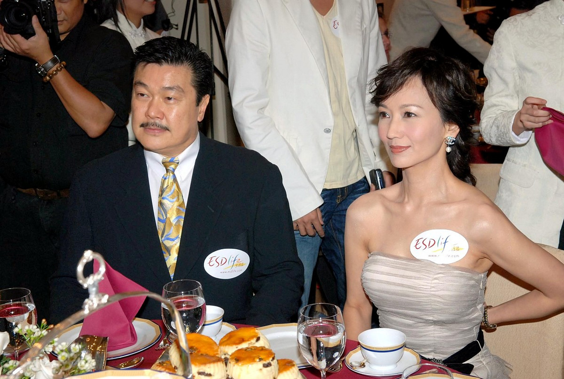 赵雅芝和黄锦燊恩爱夫妻.