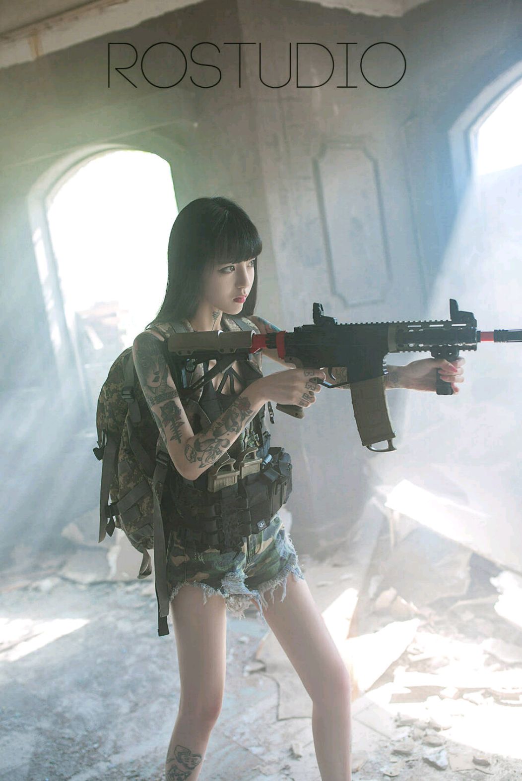 吃鸡cos——曾经很火的纹身小姐姐,这个小眼神你能抗住多少秒