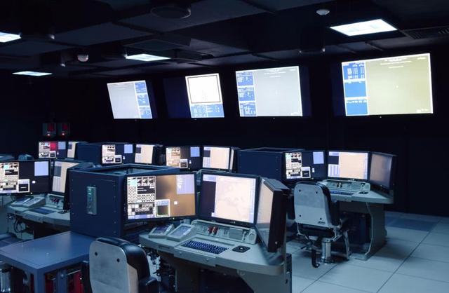 大国航母科幻指挥中心曝光,网友称像网吧,中国055大驱或更高级