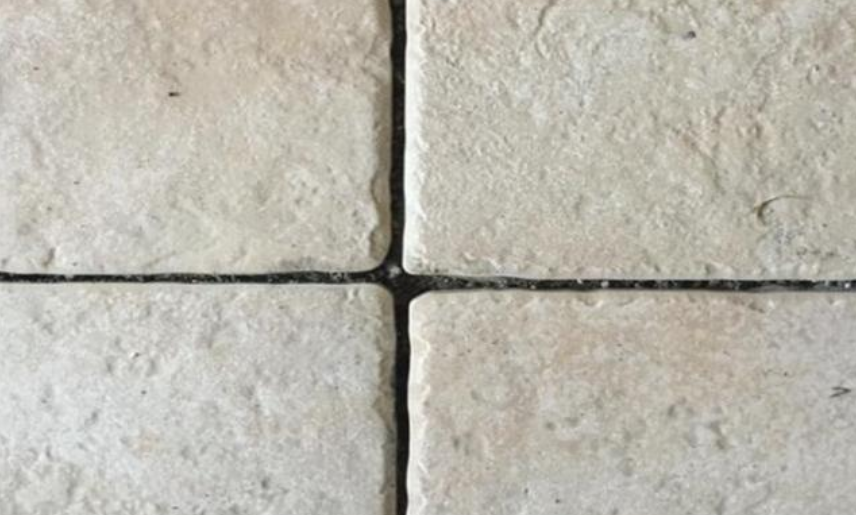 地砖错缝,邻居拒绝验收,而师傅直说:地砖质量差怪我吗?