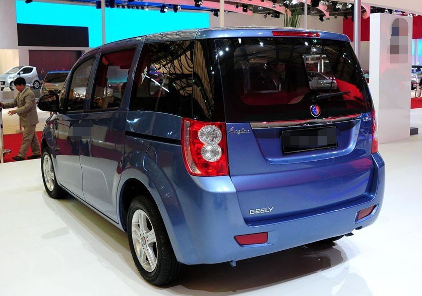 造型非常漂亮的吉利sv5,整体也非常具有运动感,开着它很舒服