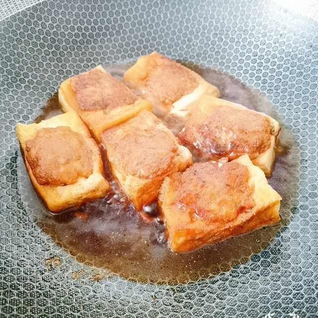 鸡肉酿豆腐,软糯嫩滑,味道鲜美特别入味,好吃停不下来