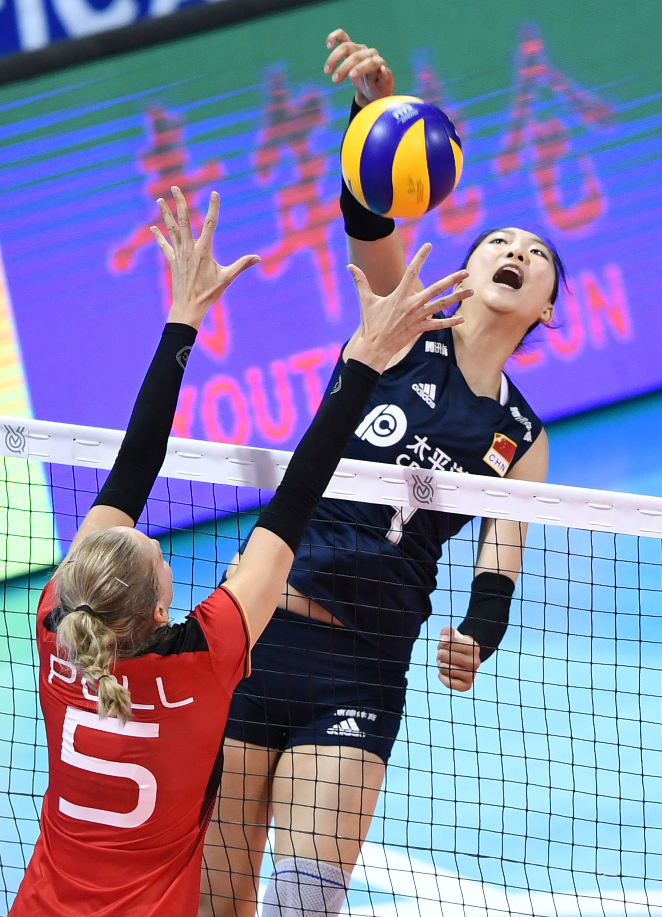 排球——东京奥运会女排资格赛:中国胜德国