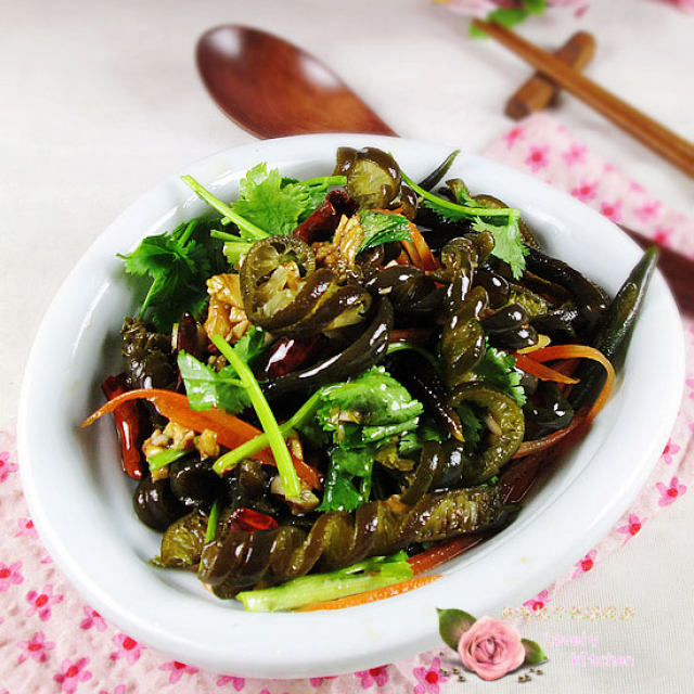 凉拌海茸丝,做法非常简单,清爽又开胃