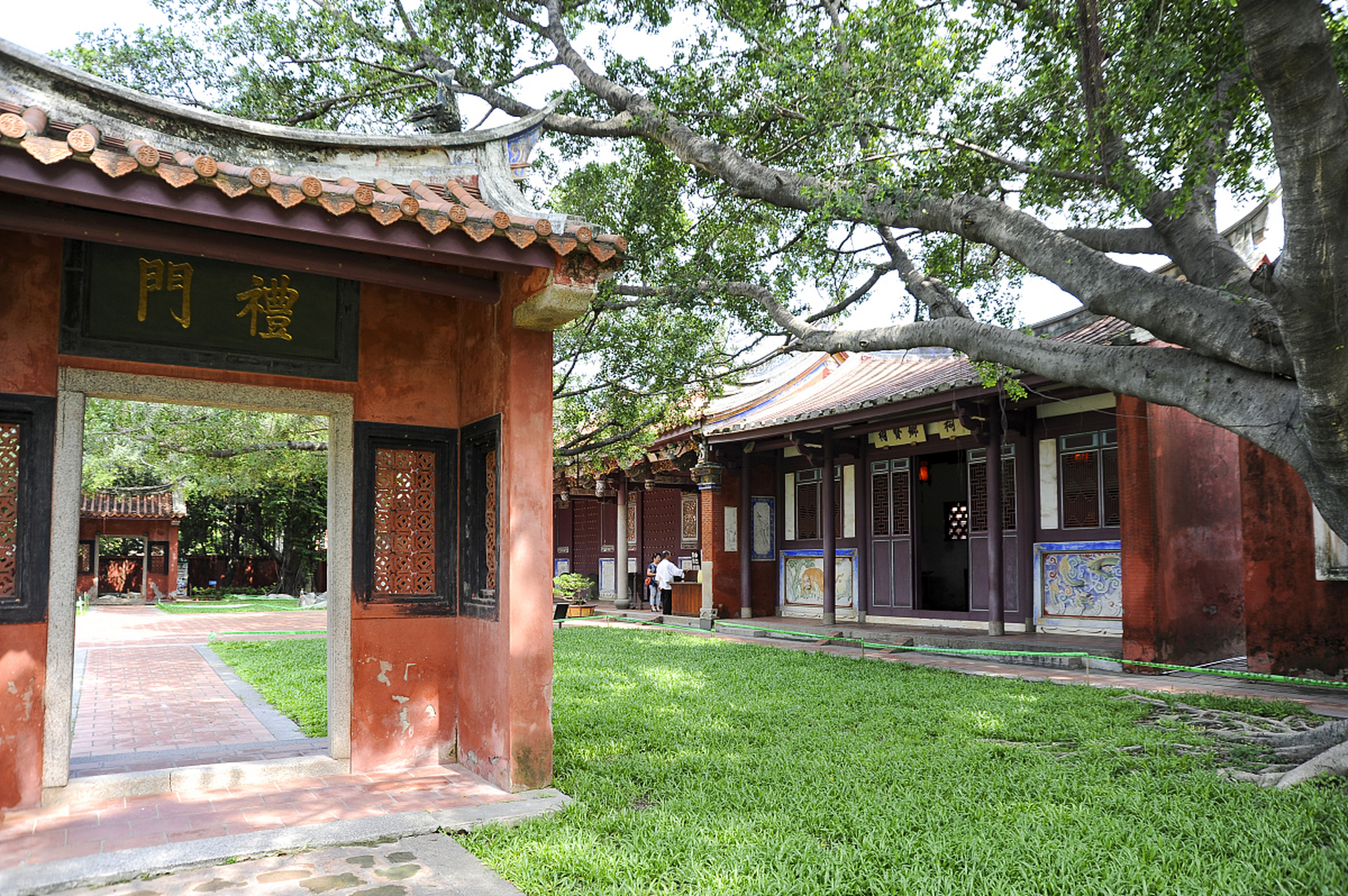 来到望丛祠,可以感受庄重与美丽,了解古蜀国的历史和文化