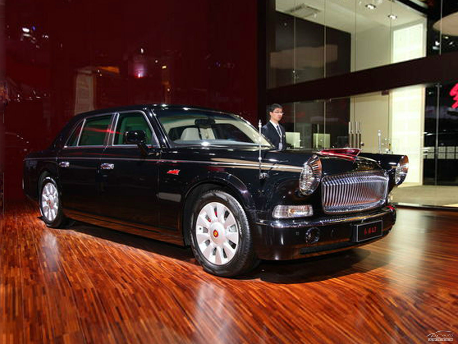 红旗l7的外观鉴赏.外观时尚,线条流畅,整体造型沉稳优雅.