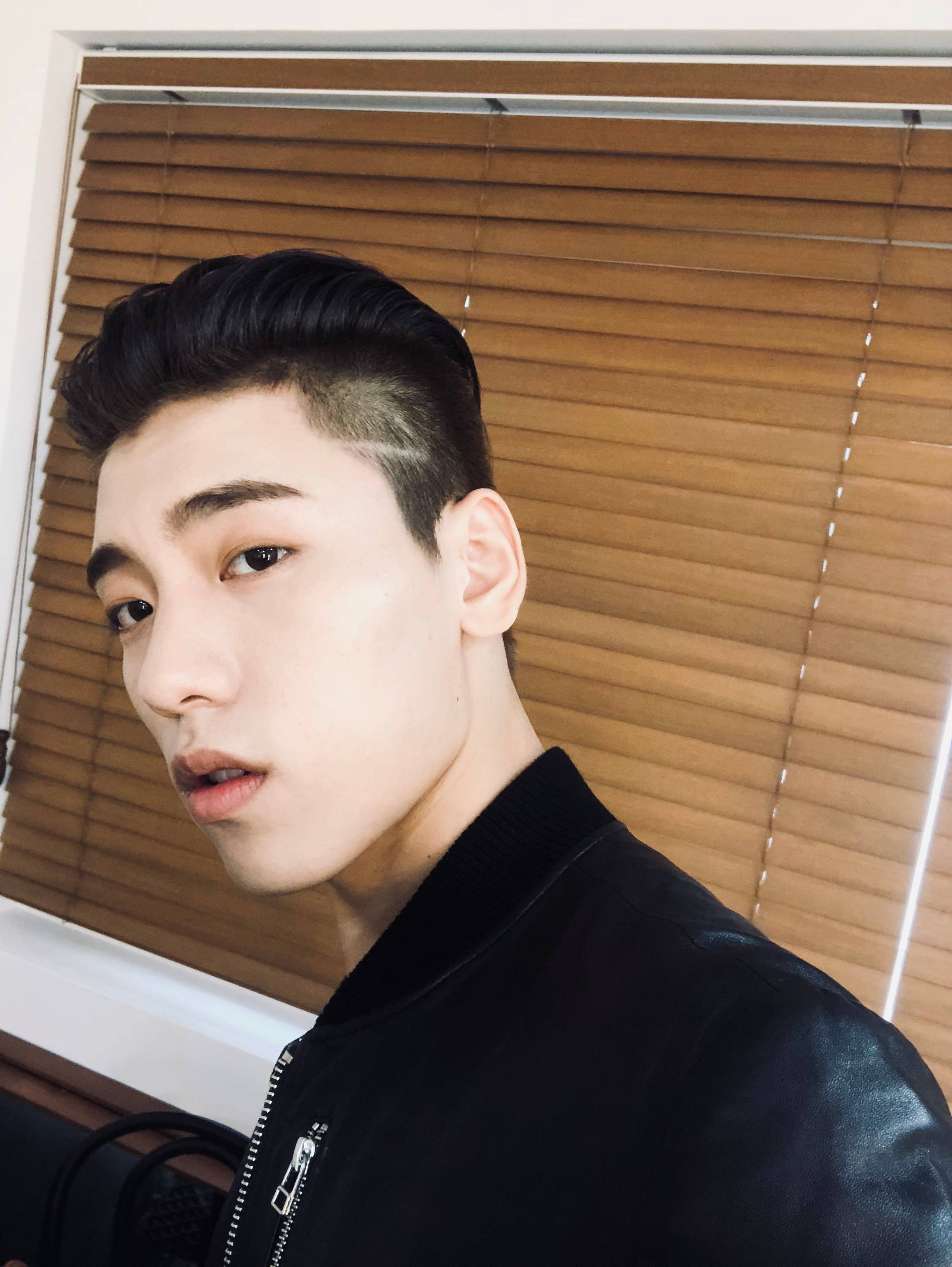 npc全员自拍蔡徐坤直男角度也帅气林彦俊仗着自己帅乱拍