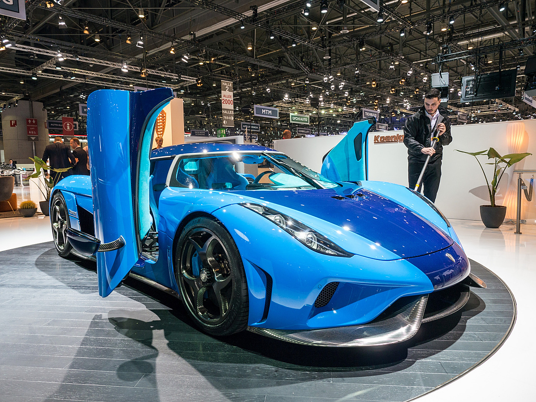 科尼赛克jesko是一款极为罕见和令人瞩目的超级跑车,以其卓越的性能和