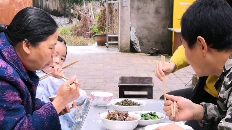 大叔教你如何把狗鞭做成美味佳肴，美滋滋的，真香哦,美食,美味食谱,好看视频